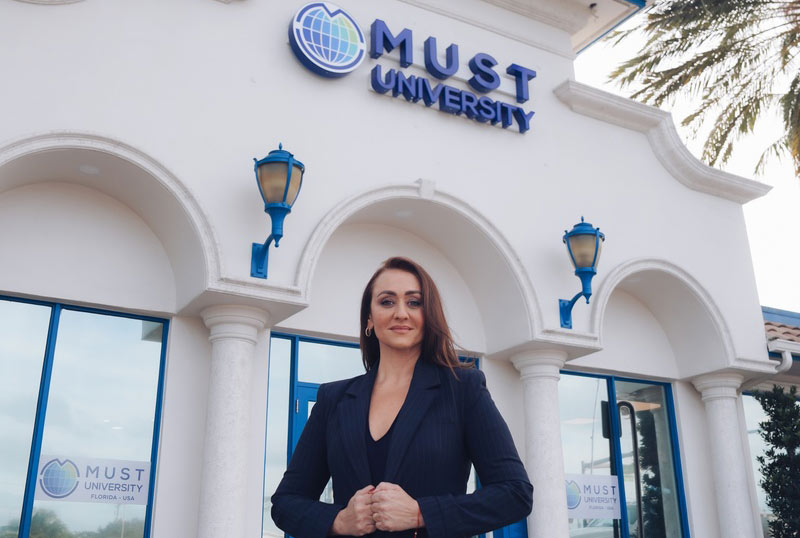 Brasileira Giulianna Meneghello funda universidade nos EUA e fatura U$20 mi em 2025