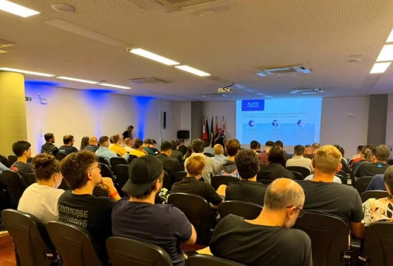ACATE-BLUSOFT reúne empreendedores de Blumenau e região em evento sobre IA