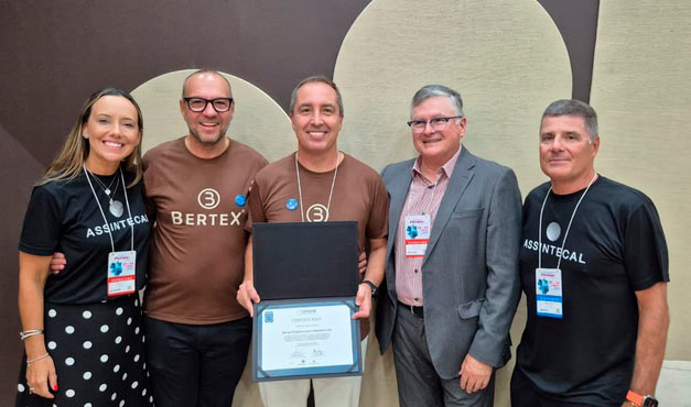 Assintecal e Abicalçados entregam certificados do Origem Sustentável na Fimec