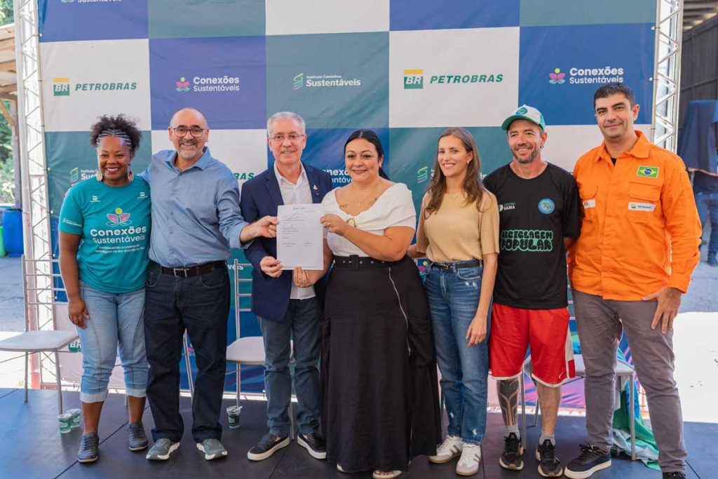 Assinado termo de início das obras dos galpões das cooperativas Renascer e Coopcamate