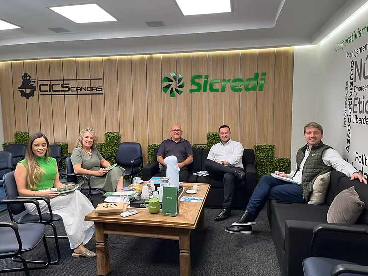 Sicredi, apresentador 2026 CICS Canoas, se reúne com a diretoria da entidade