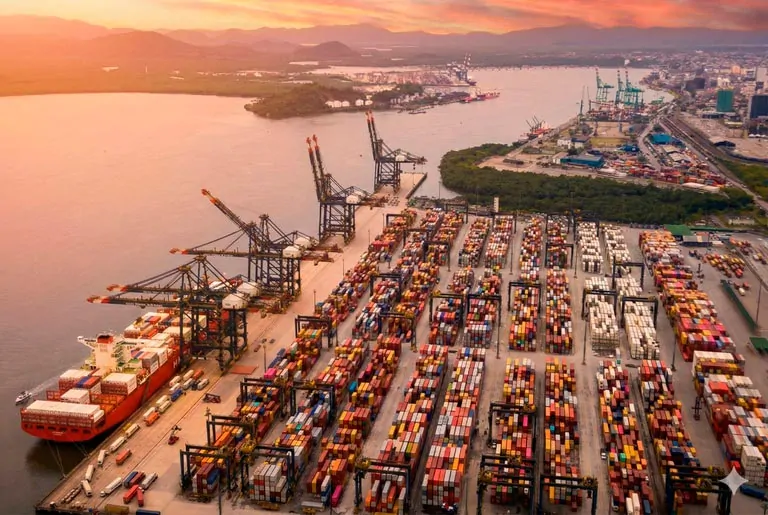 Exportação de Café Brasileiro: Recordes de Produção e o Papel dos Portos na Liderança Global