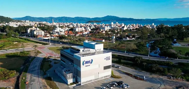 JBS inaugura centro de biotecnologia avançada para desenvolver "superproteínas"