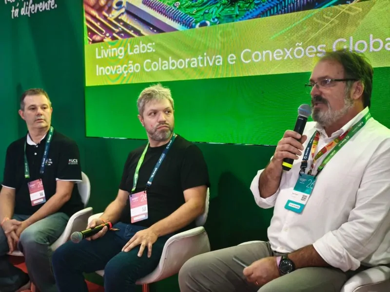 Painel sobre living labs da Arena de Conteúdos RS na Gramado Summit