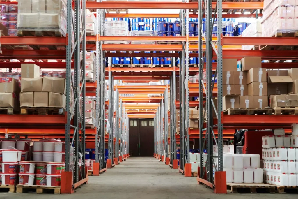 Gestão de estoques excedentes consolida novo mercado orientado por dados no cenário nacional
