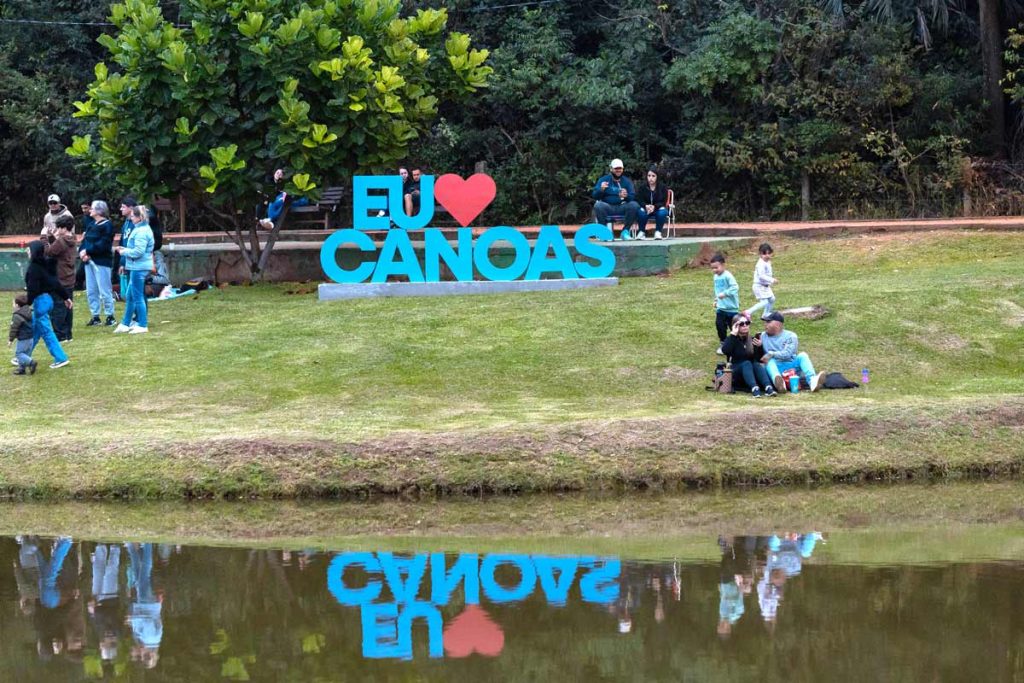 Viva Canoas reúne comunidade no Parque Getúlio Vargas e inaugura monumento "Eu Amo Canoas"