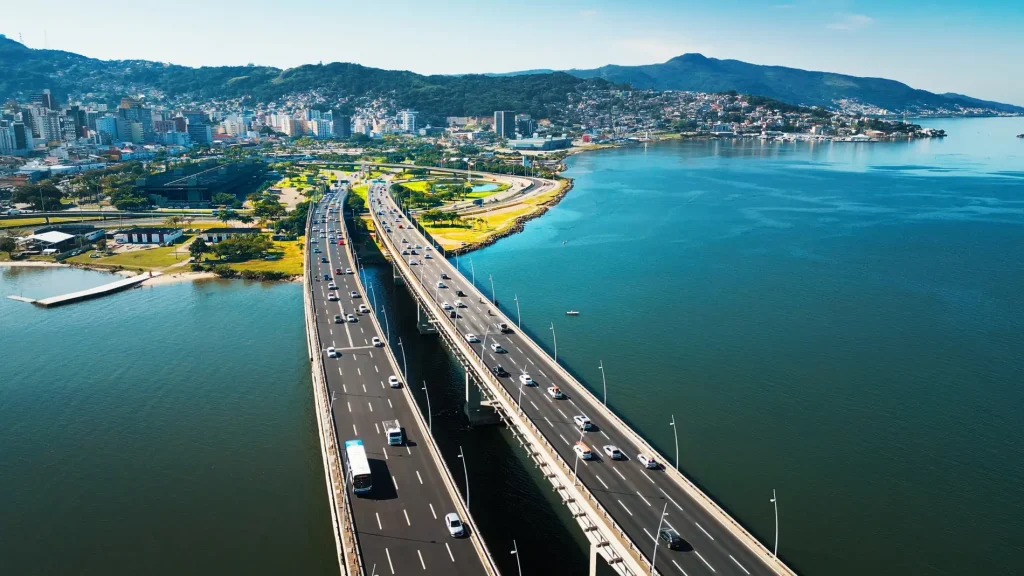 Summit Cidades 2026 reúne gestores, empresários e especialistas em Florianópolis para debater o futuro das cidades