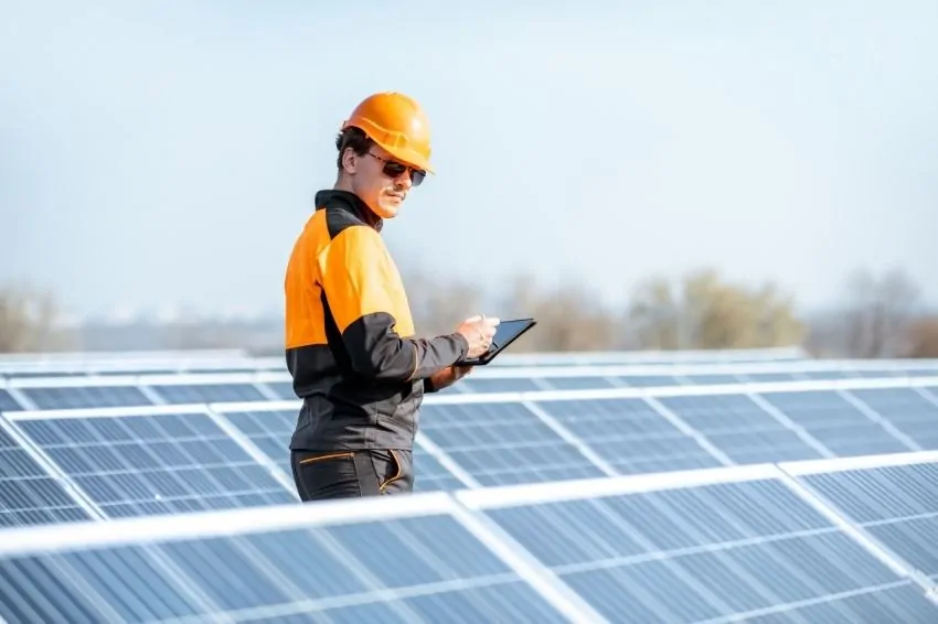 ABSOLAR amplia benefício de desconto para especialização em fontes renováveis de energia da UFMG