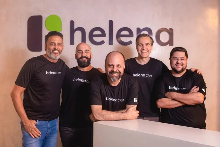 Startup HelenaCRM lança sistema que faz IAs "trabalharem em equipe" no WhatsApp
