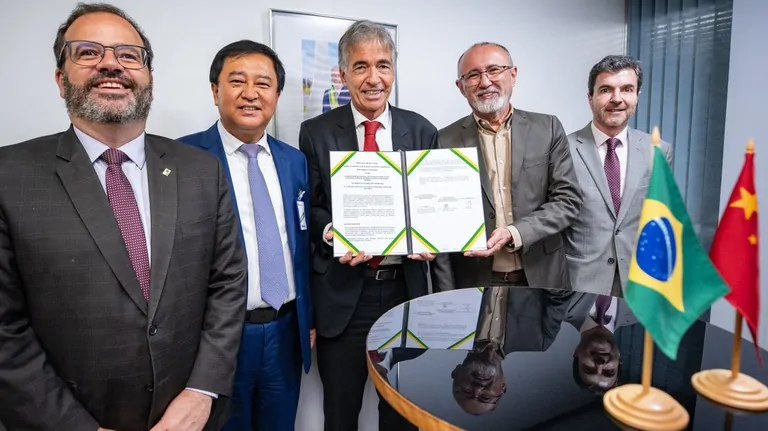 MCTI firma parceria com Serpro e empresa chinesa para desenvolvimento de IA no Brasil